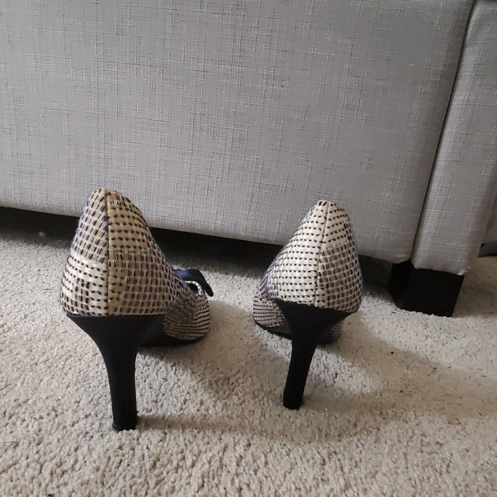 Heels - Picture 3 of 4